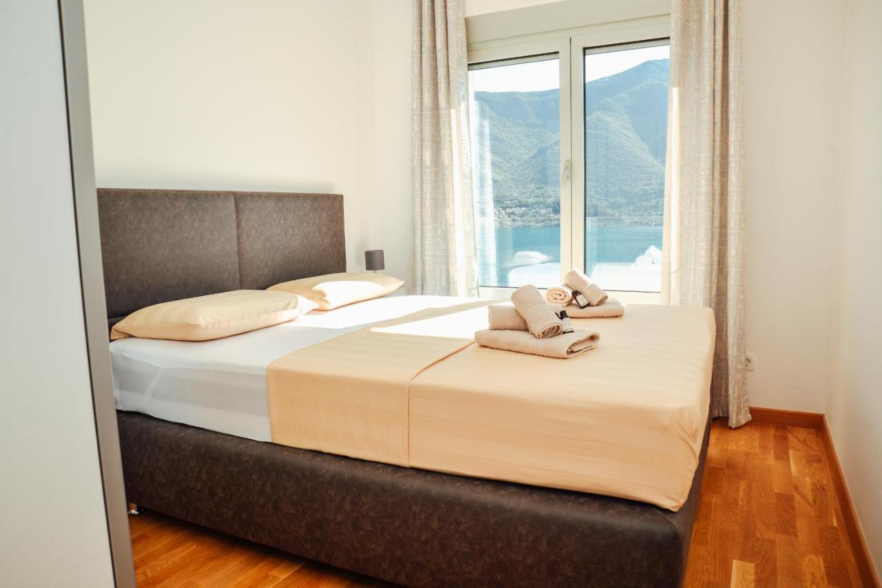 Ily Apartment With Sea View Котор Екстер'єр фото